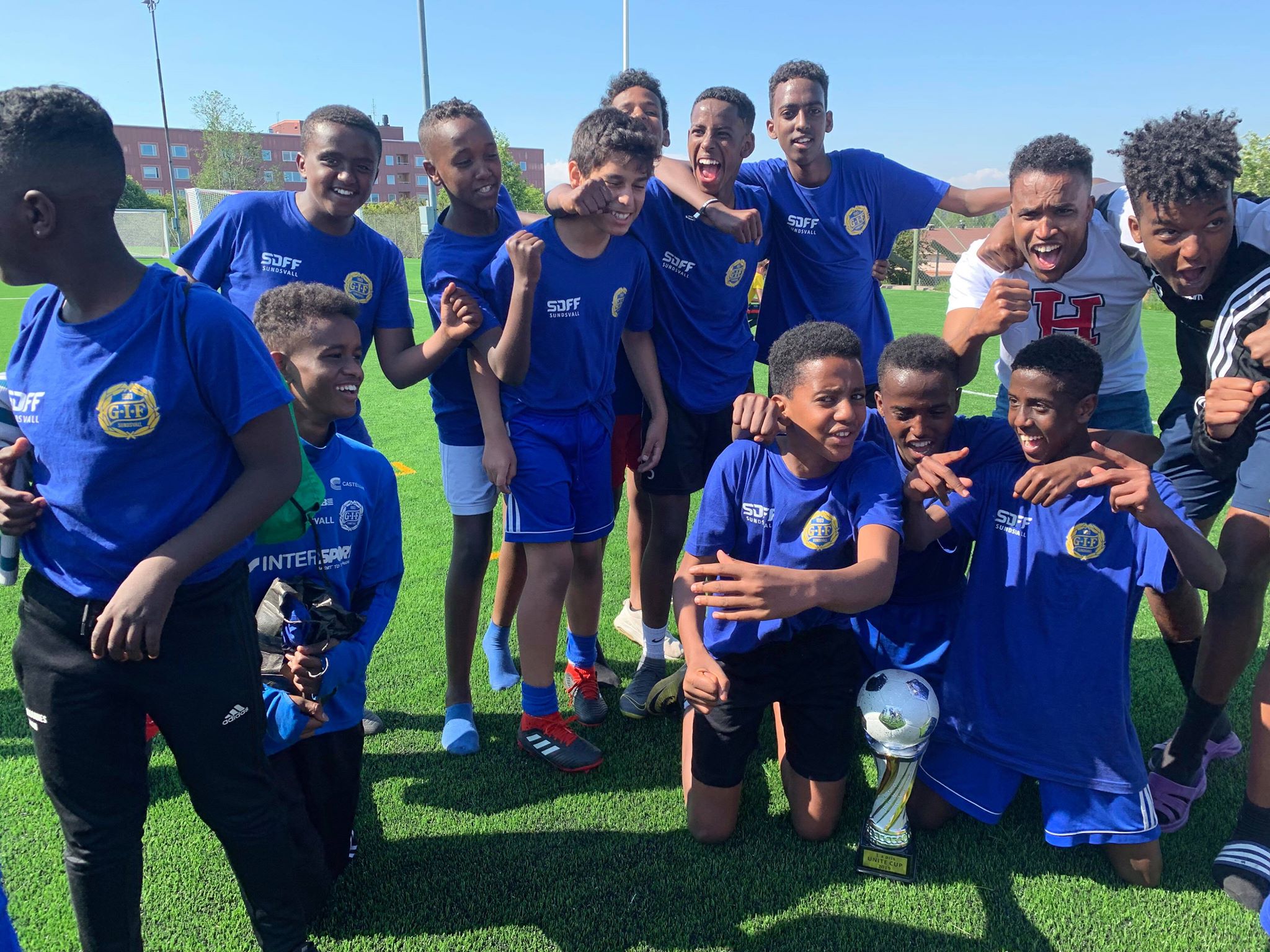 Unga deltagare vid Unite cup och invigningen av Camp Mitthem 2019