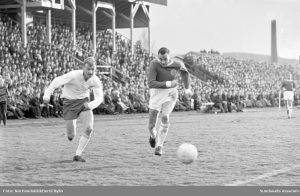 GIF Sundsvalls Leopold Jighage mot IFK Göteborg i Allsvenskan, på Idrottsparken i Sundsvall 1965.