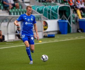 Niklas Dahlström med bollen