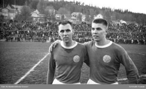 Jarl Andrén och Kjell Eriksson efter seger mot Hammarby i Allsvenskan på Idrottsparken 1965