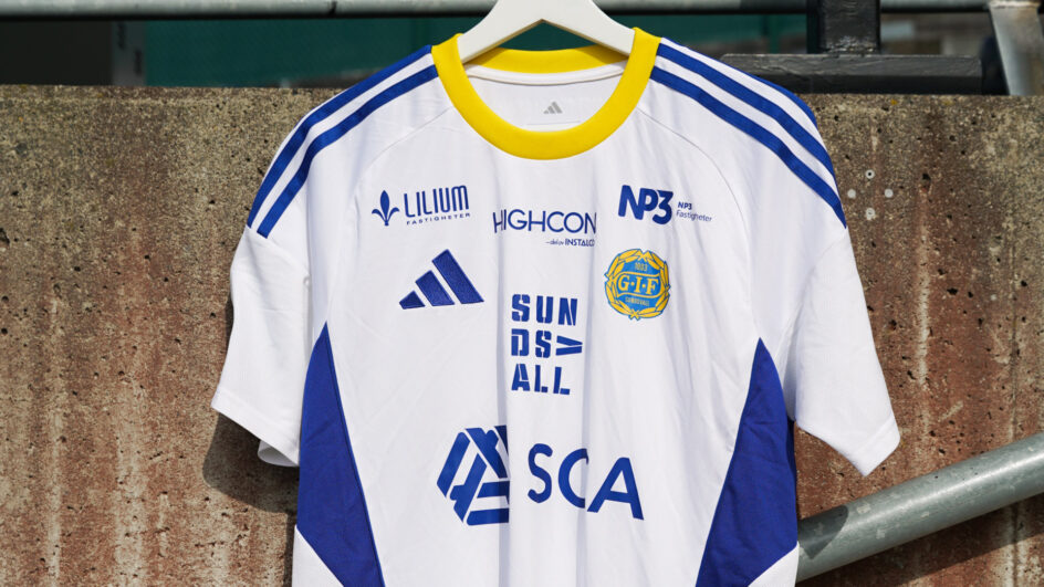 Premiär för årets bortatröja!